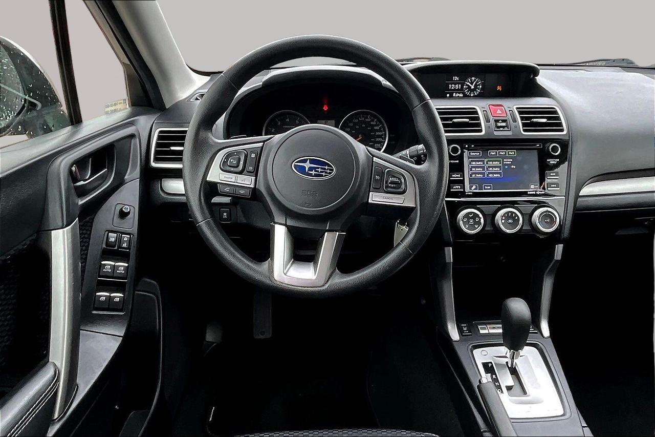 2017 Subaru Forester 2.5i Photo2