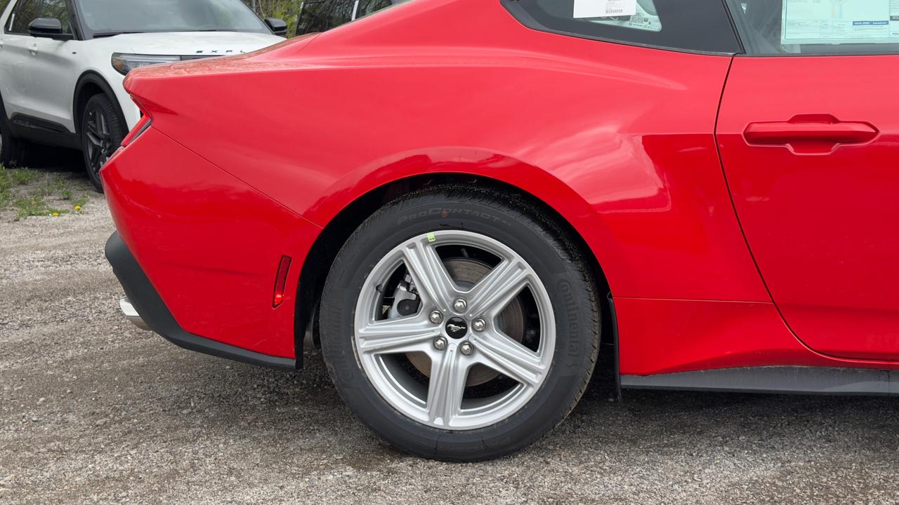 2026 Ford Mustang EcoBoost Premium Fastback Photo4