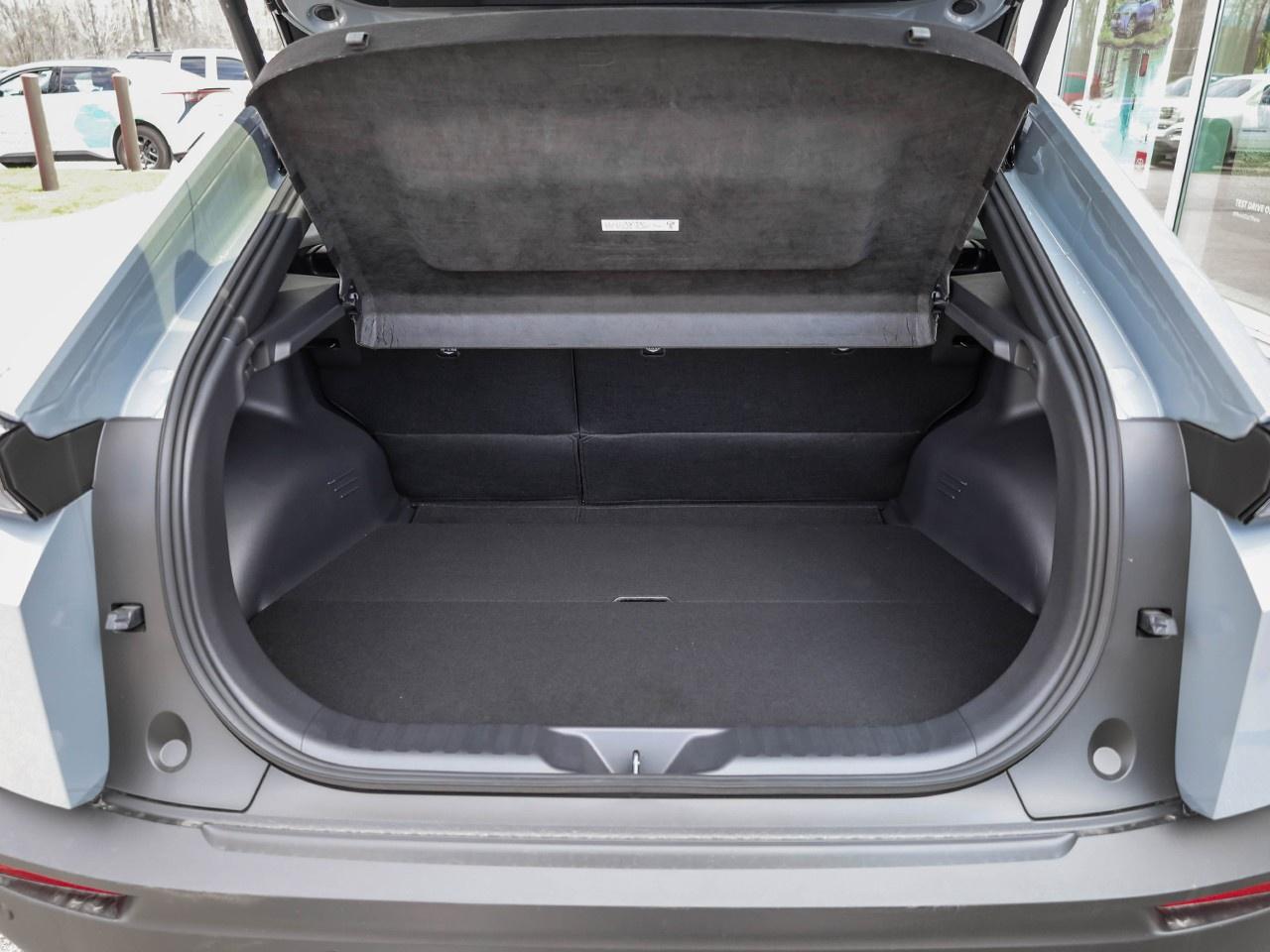 2026 Toyota C-HR SE Photo