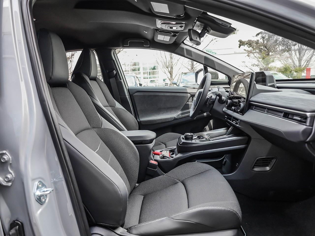 2026 Toyota C-HR SE Photo