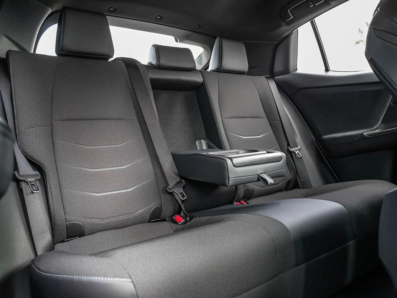 2026 Toyota C-HR SE Photo