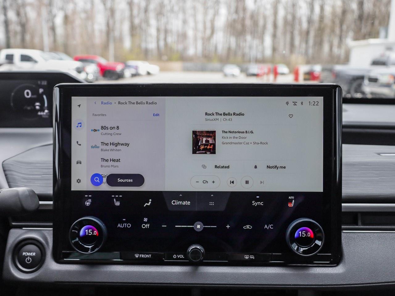 2026 Toyota C-HR SE Photo