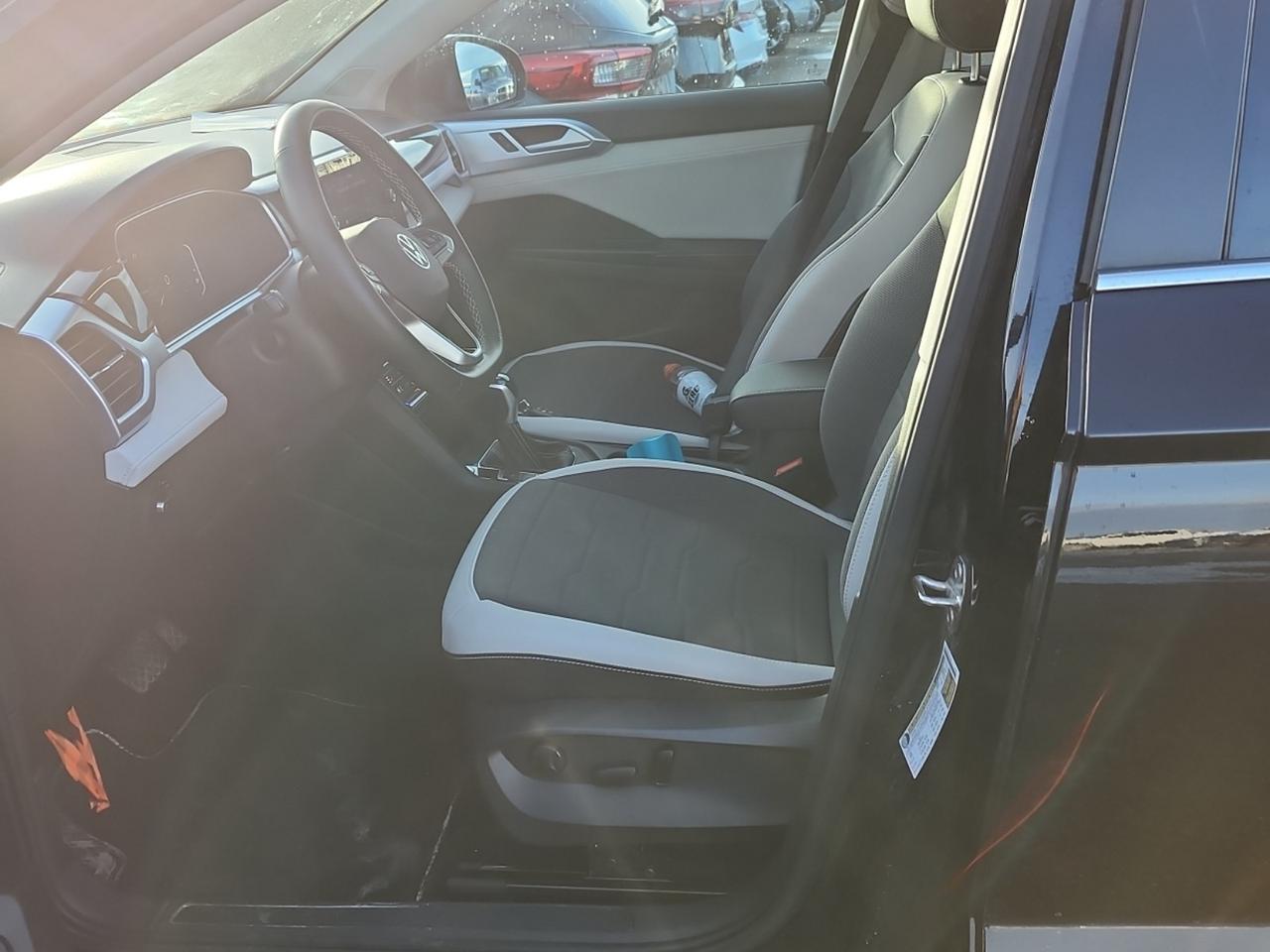 2025 Volkswagen Taos Comfortline Photo