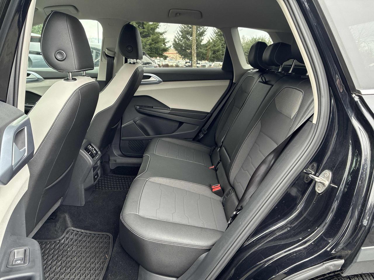 2025 Volkswagen Taos Comfortline Photo