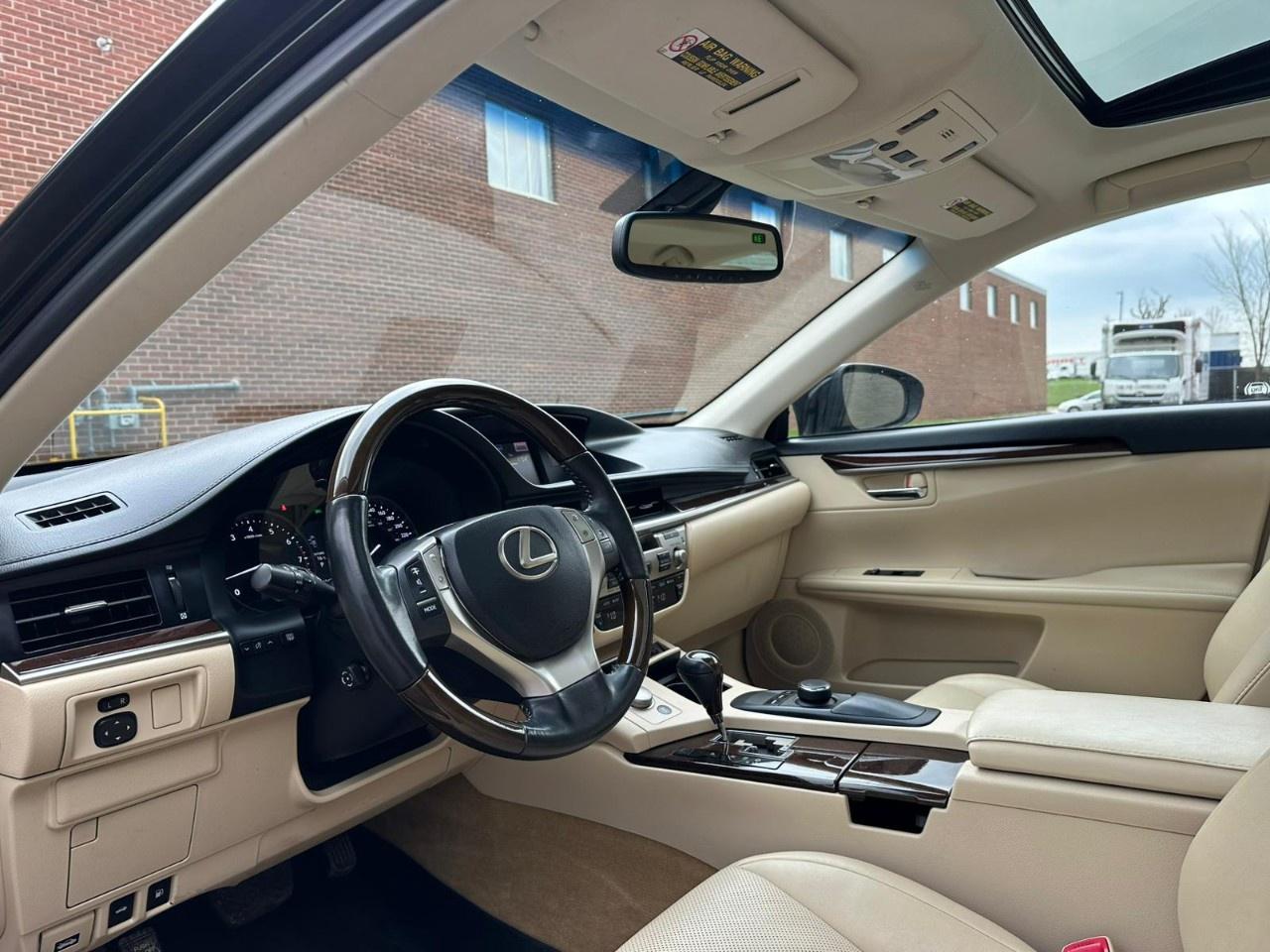 2014 Lexus ES 350 4dr Sdn Photo