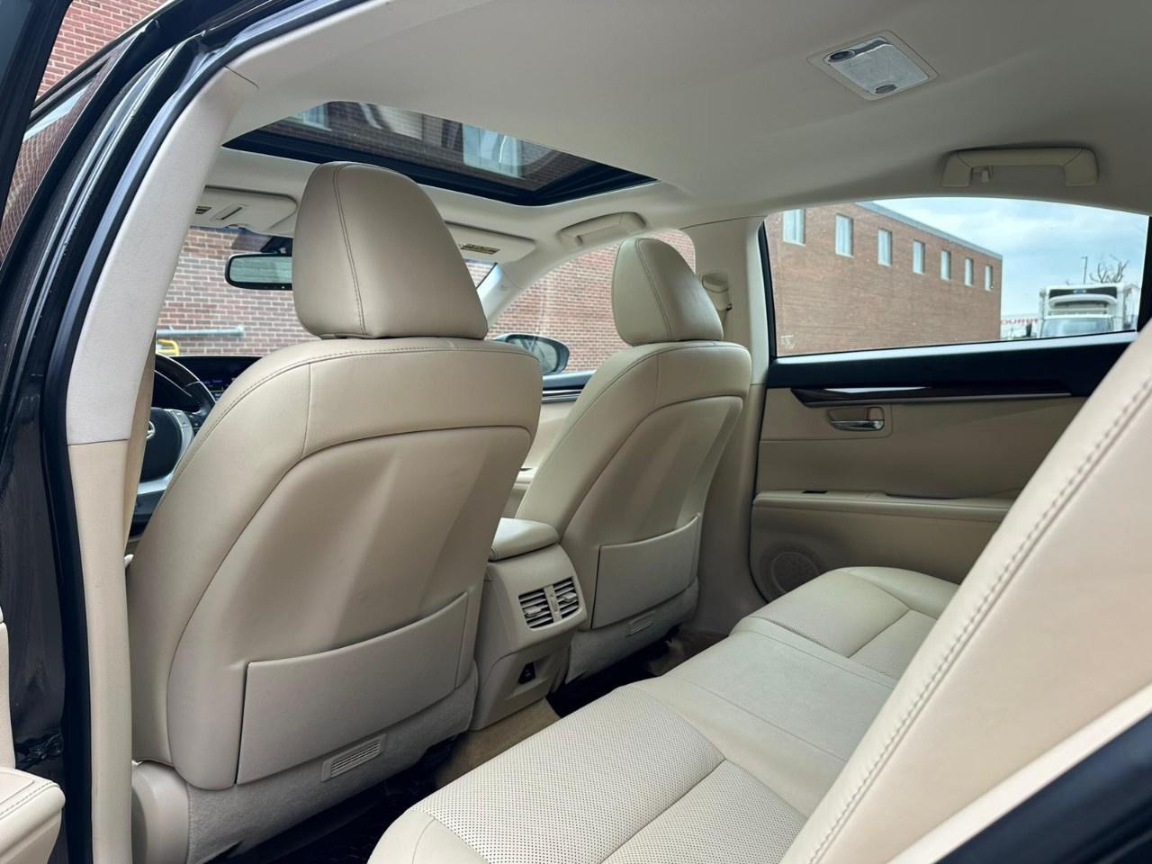 2014 Lexus ES 350 4dr Sdn Photo