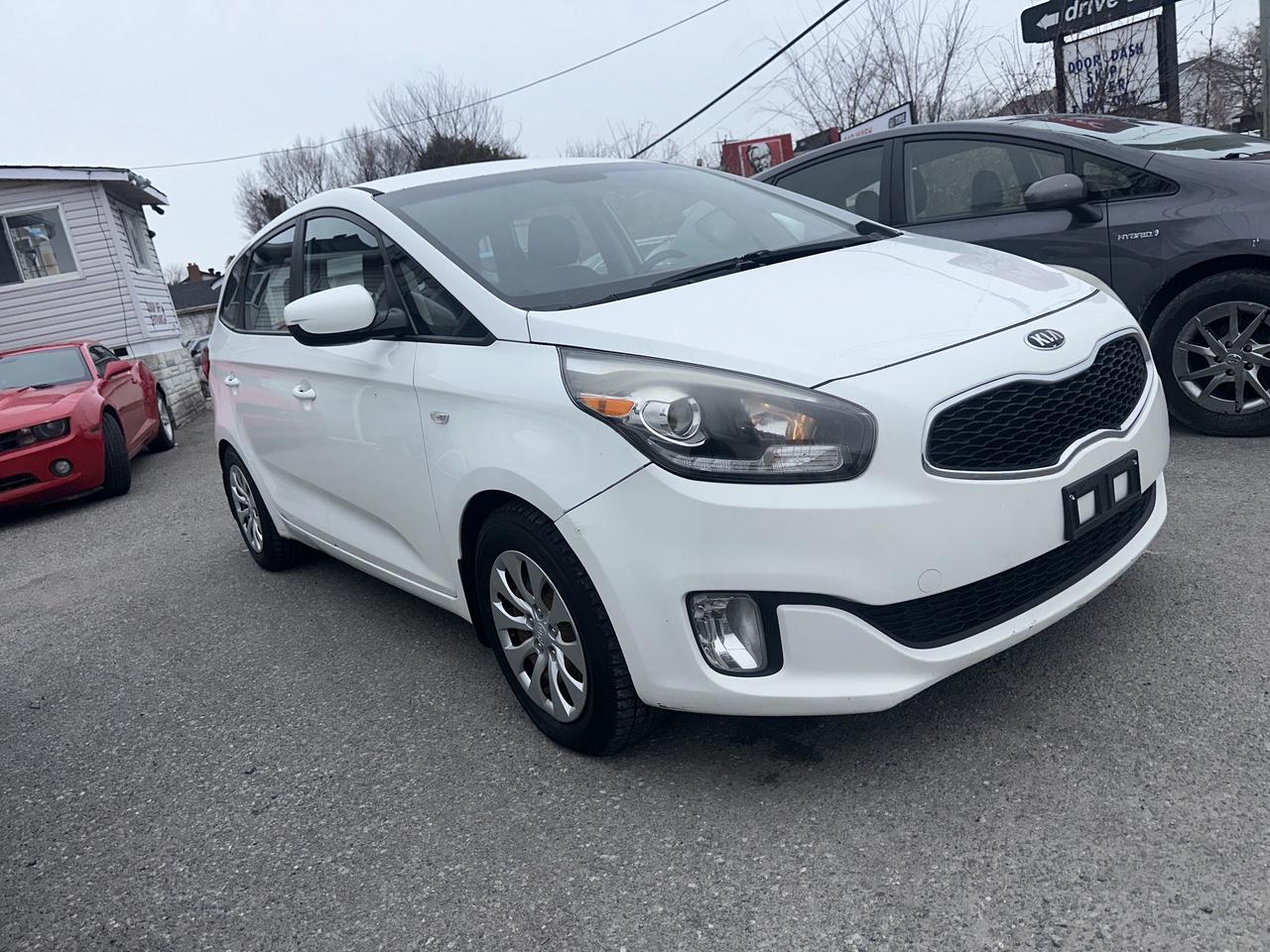 2016 Kia Rondo LX Photo2