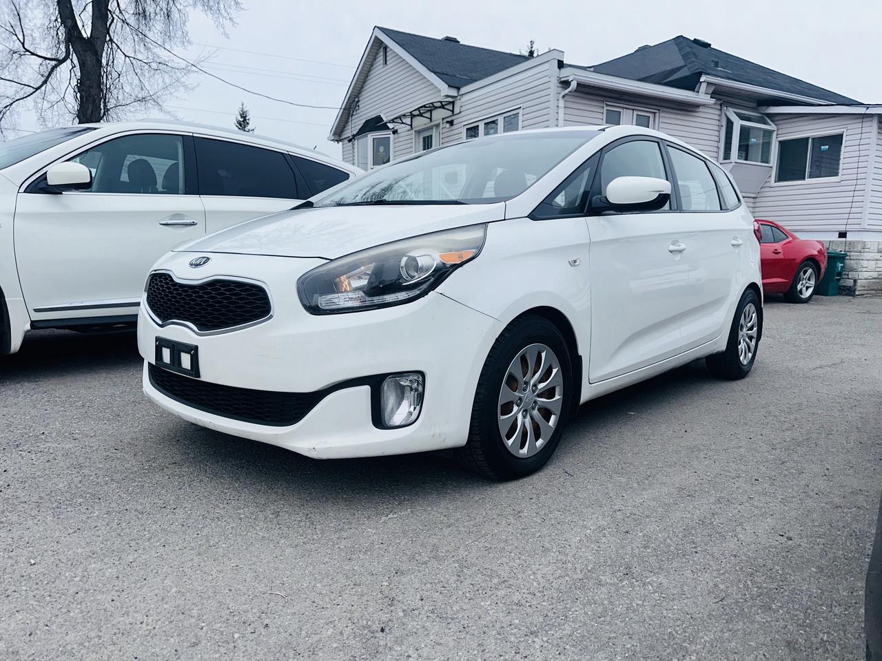 2016 Kia Rondo LX Photo