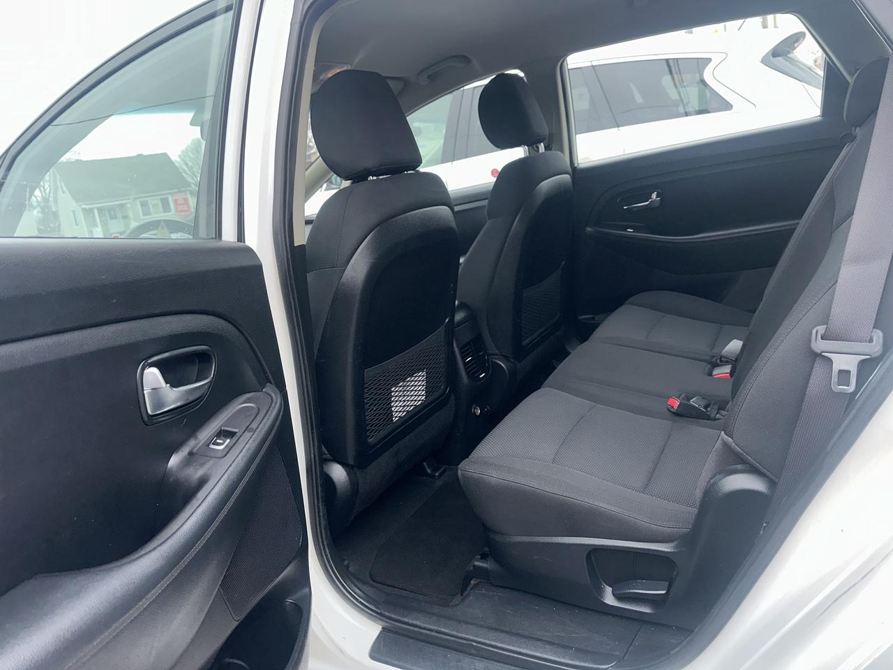 2016 Kia Rondo LX Photo