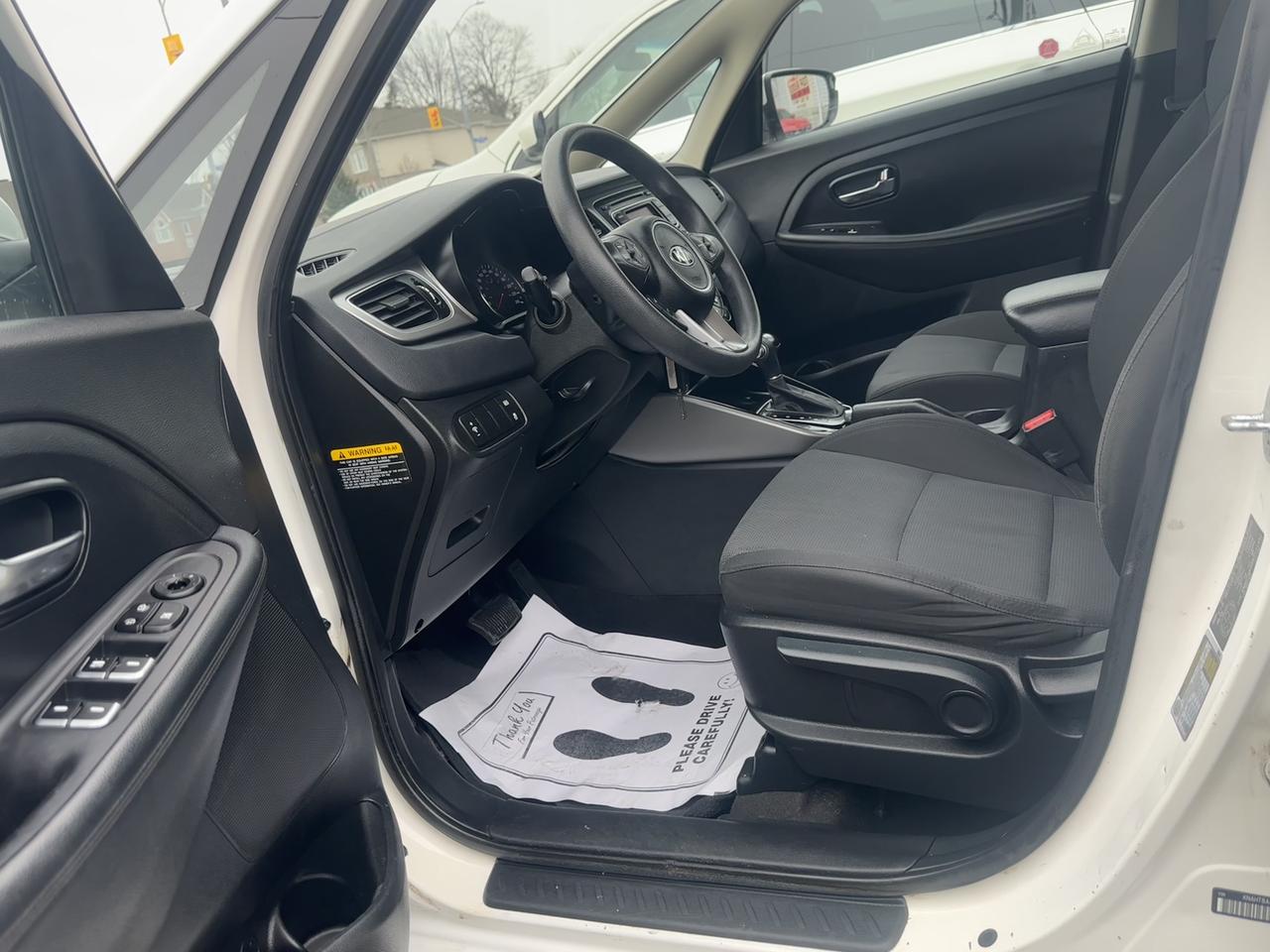 2016 Kia Rondo LX Photo