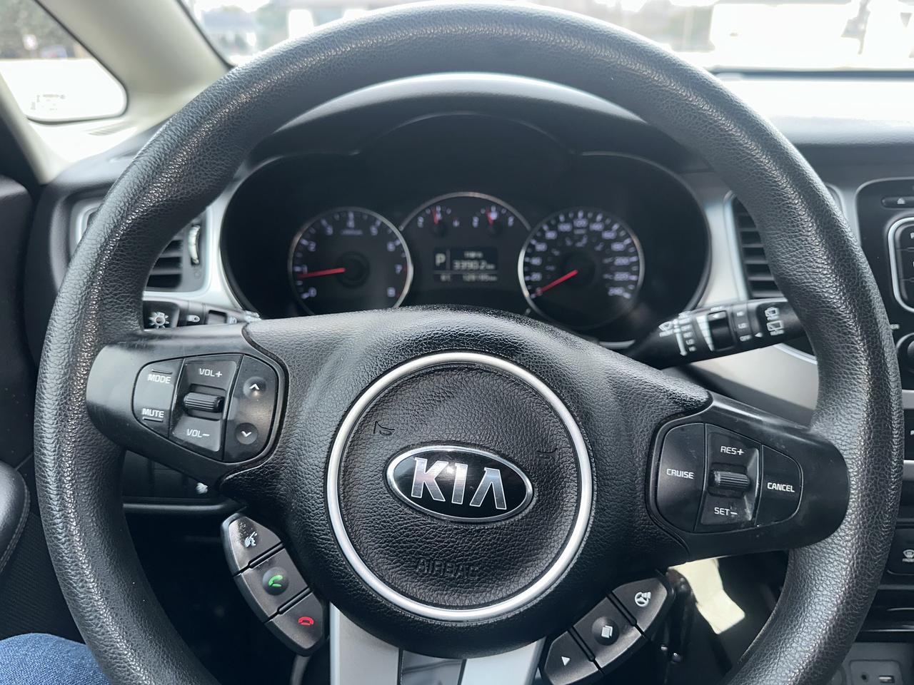 2016 Kia Rondo LX Photo
