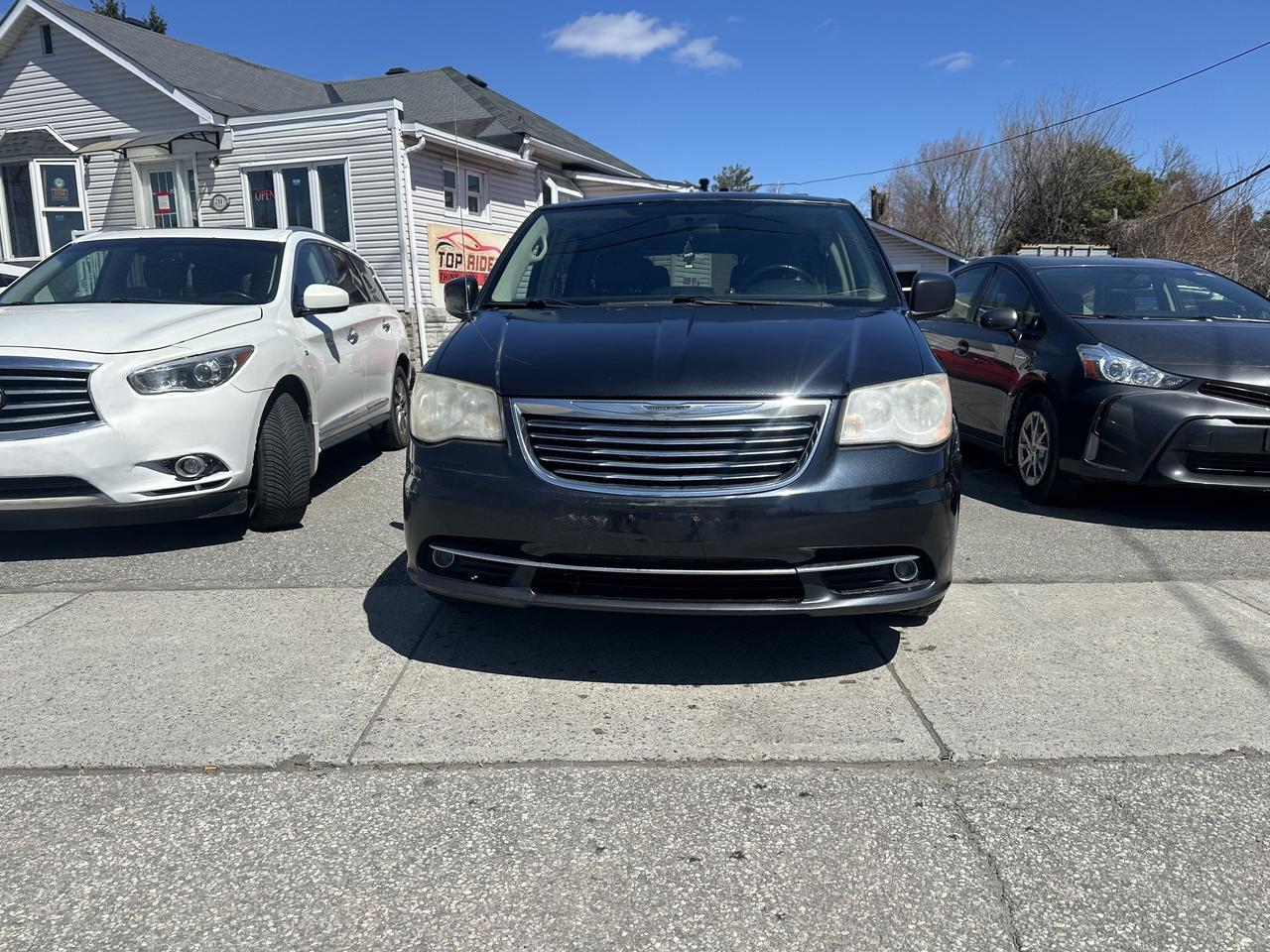 2014 Chrysler Town & Country TOURING Photo