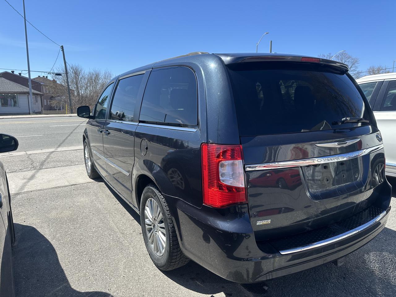 2014 Chrysler Town & Country TOURING Photo
