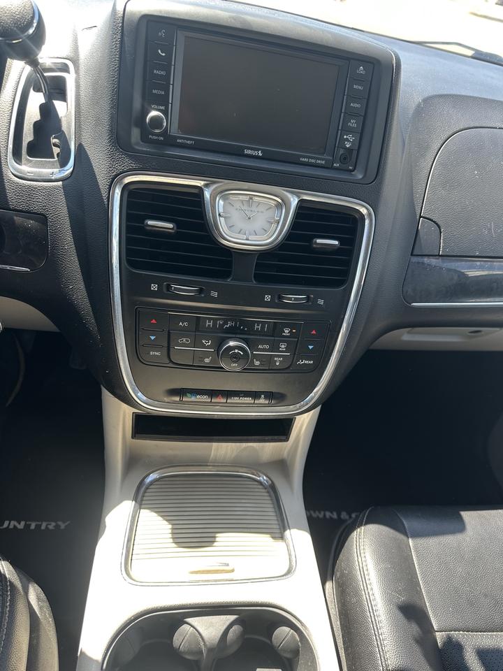 2014 Chrysler Town & Country TOURING Photo