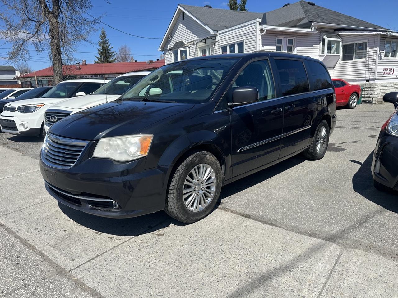 2014 Chrysler Town & Country TOURING Photo