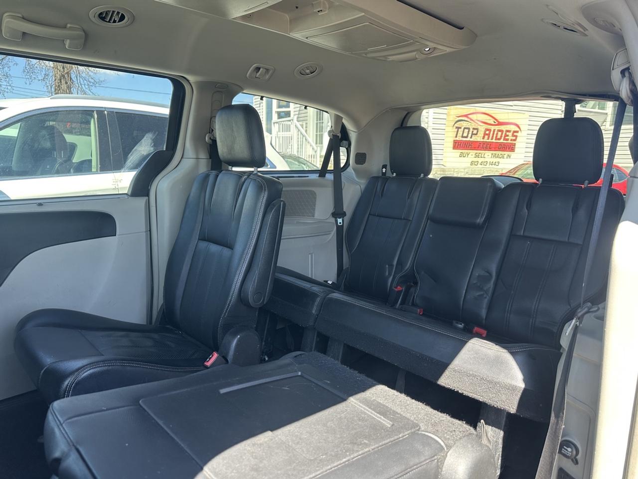 2014 Chrysler Town & Country TOURING Photo