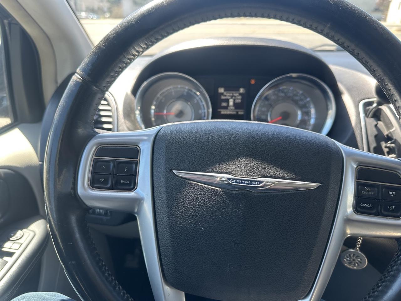 2014 Chrysler Town & Country TOURING Photo