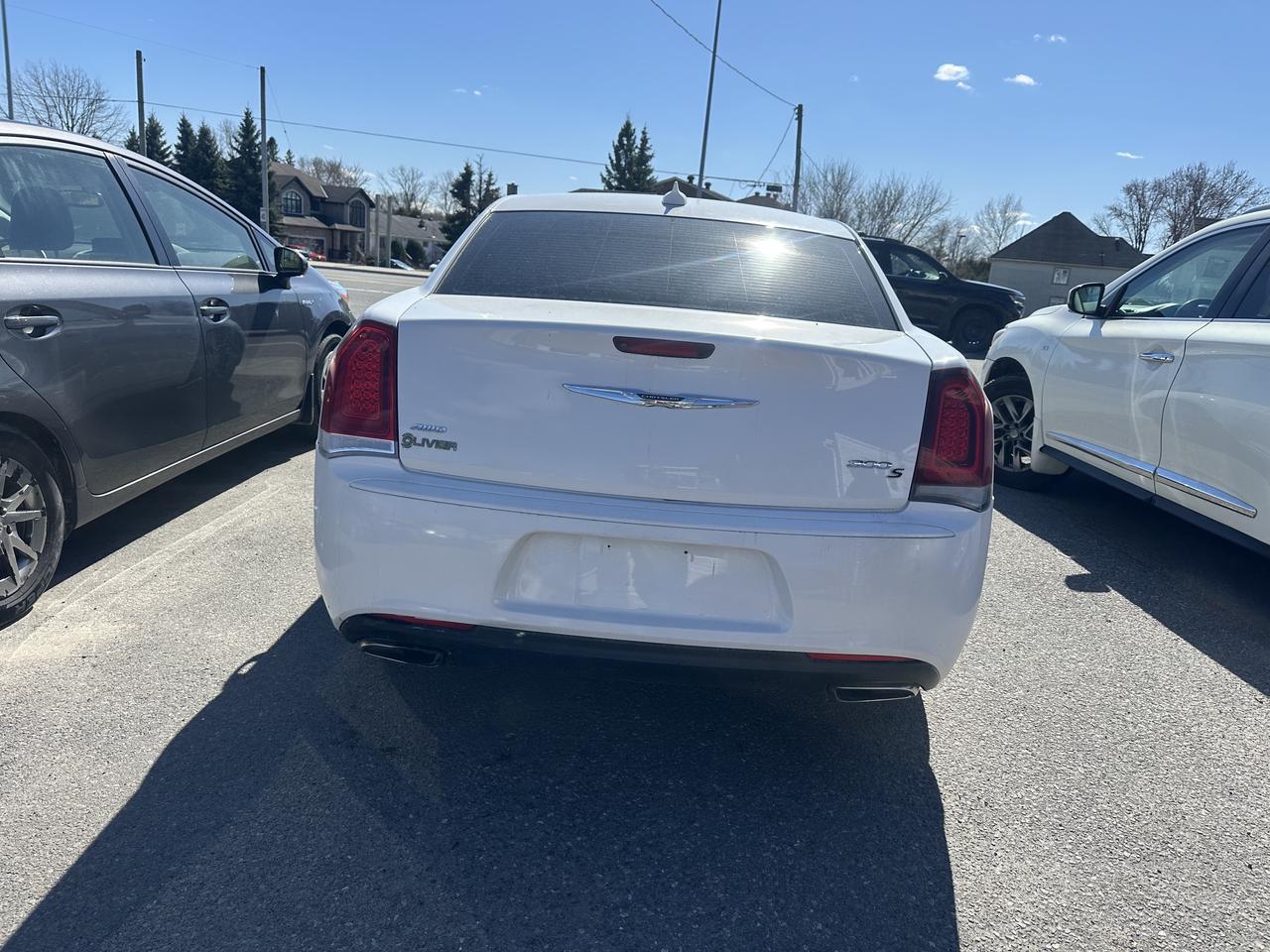 2019 Chrysler 300 S Photo4