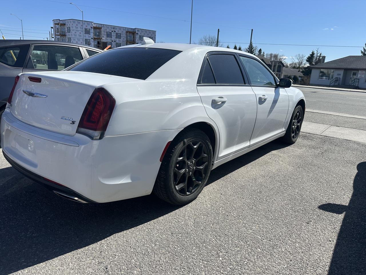 2019 Chrysler 300 S Photo3