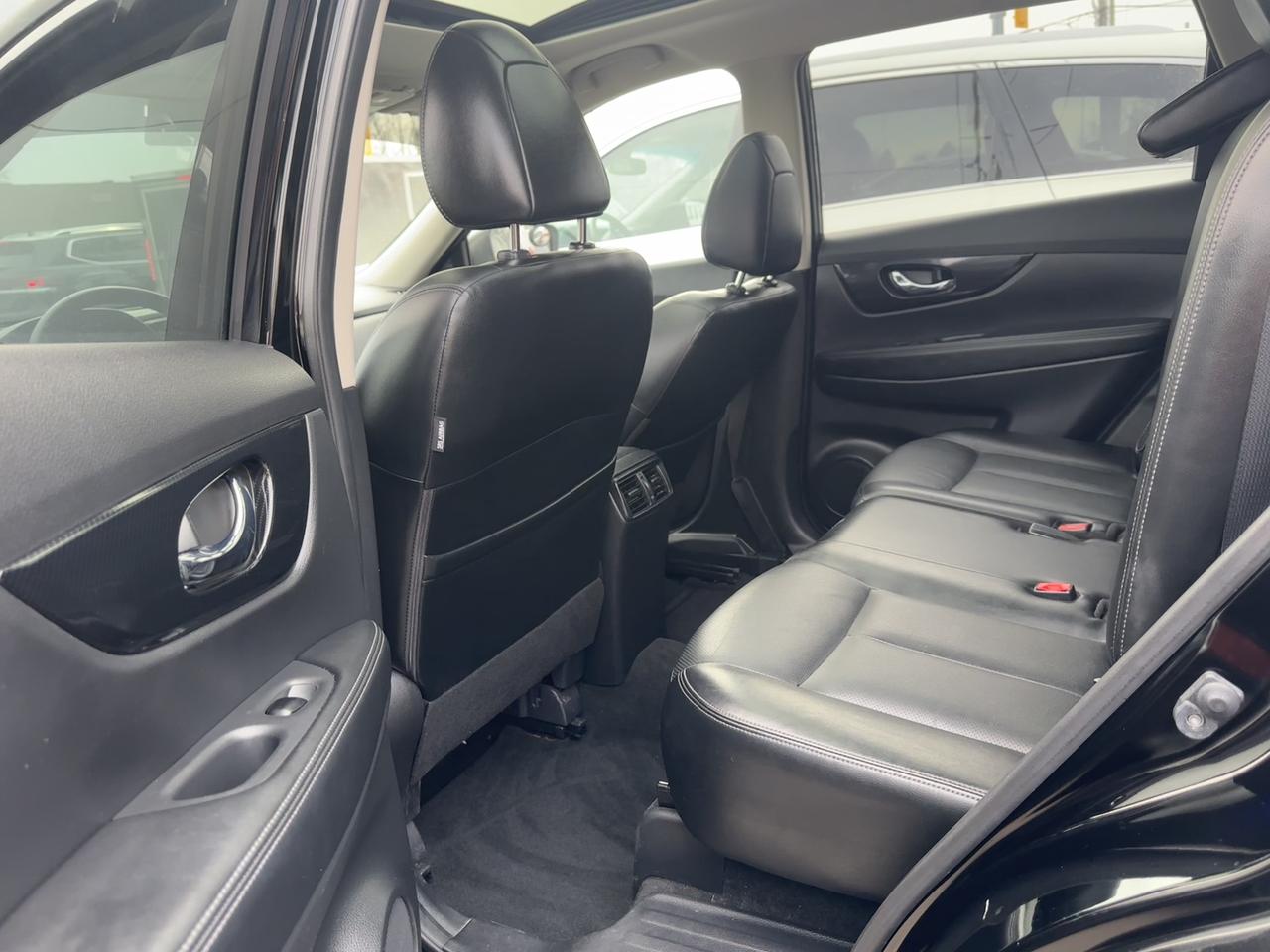 2018 Nissan Rogue SL Photo