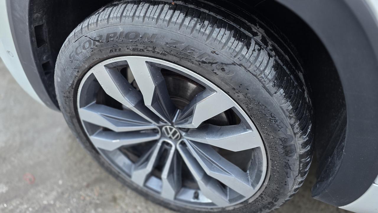 2022 Volkswagen Atlas Premium R Line Photo4