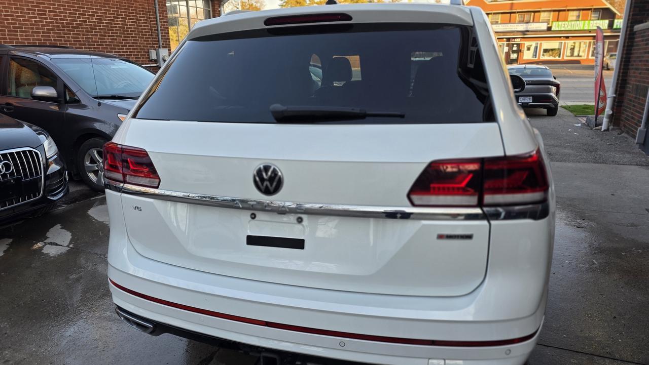 2022 Volkswagen Atlas Premium R Line Photo