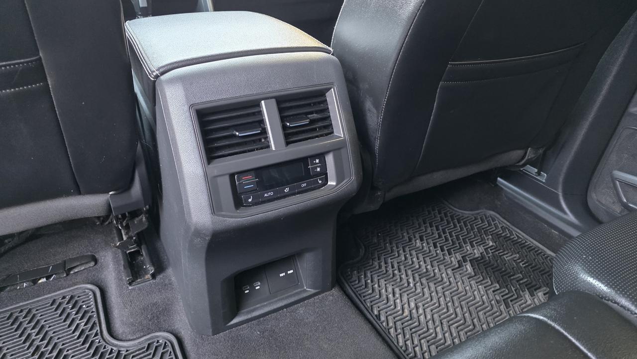 2022 Volkswagen Atlas Premium R Line Photo