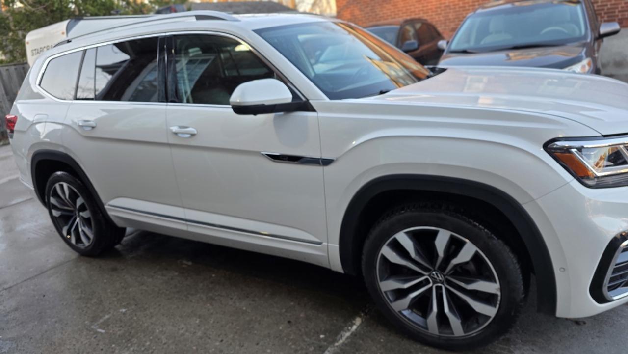 2022 Volkswagen Atlas Premium R Line Photo3