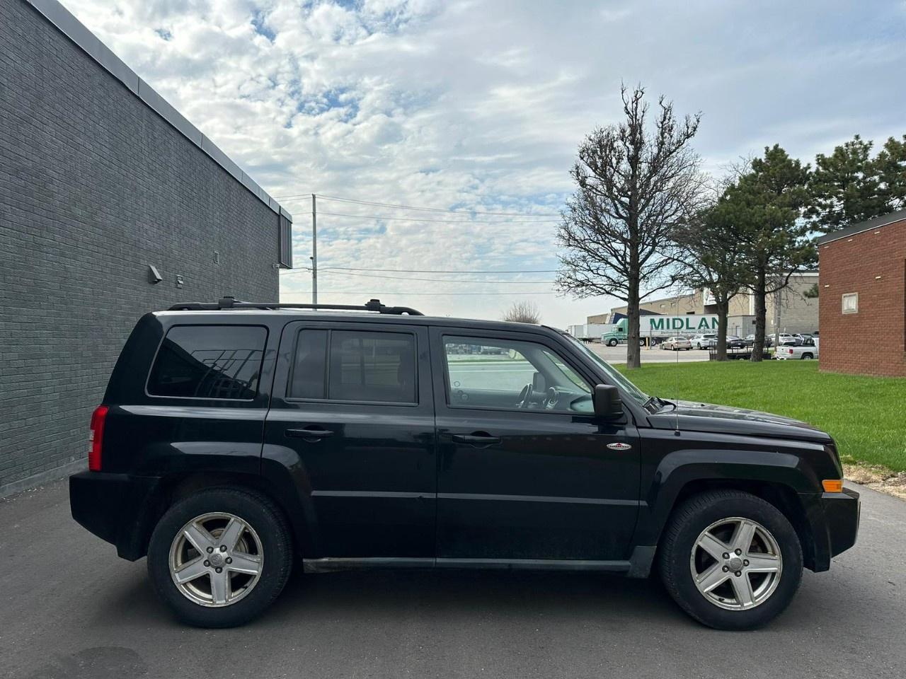 2010 Jeep Patriot FWD 4dr North Photo4