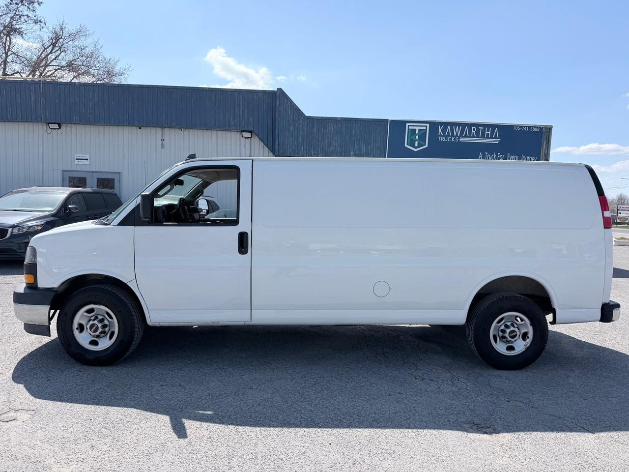 2020 GMC Savana RWD 3500 155" Photo2