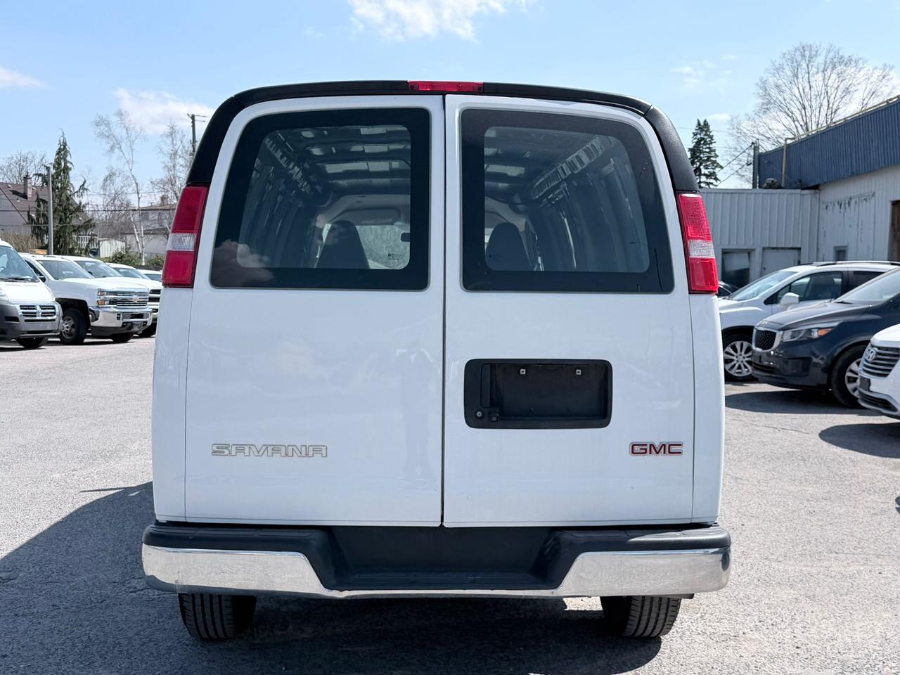 2020 GMC Savana RWD 3500 155" Photo