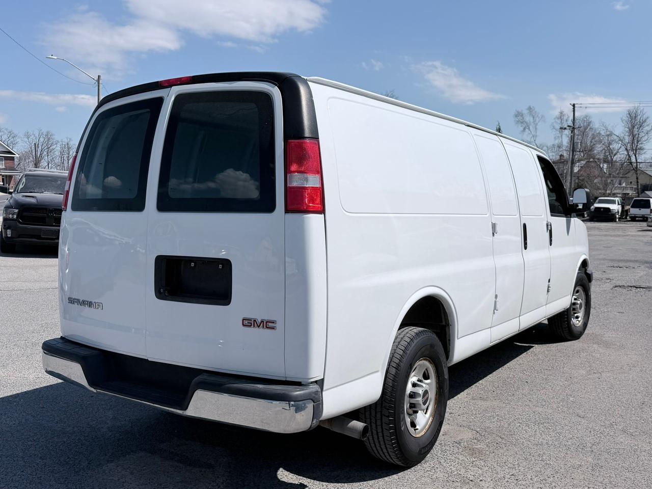 2020 GMC Savana RWD 3500 155" Photo
