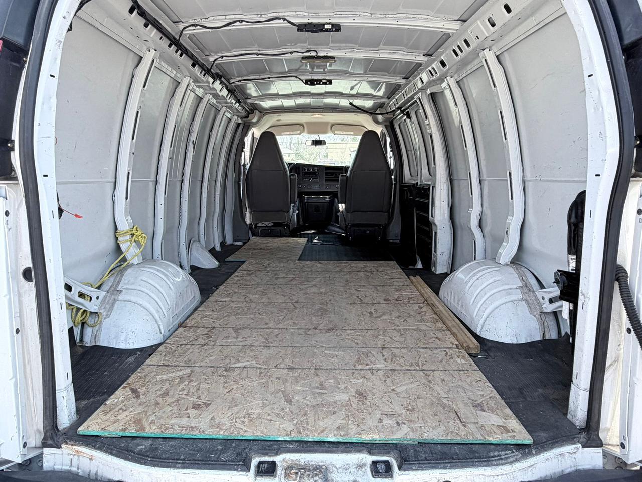 2020 GMC Savana RWD 3500 155" Photo