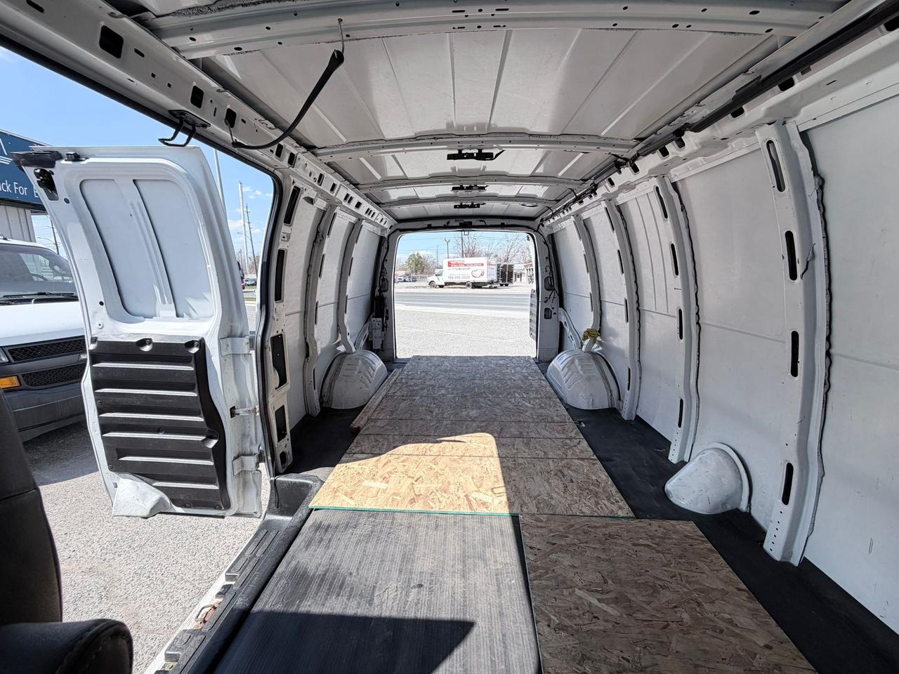 2020 GMC Savana RWD 3500 155" Photo