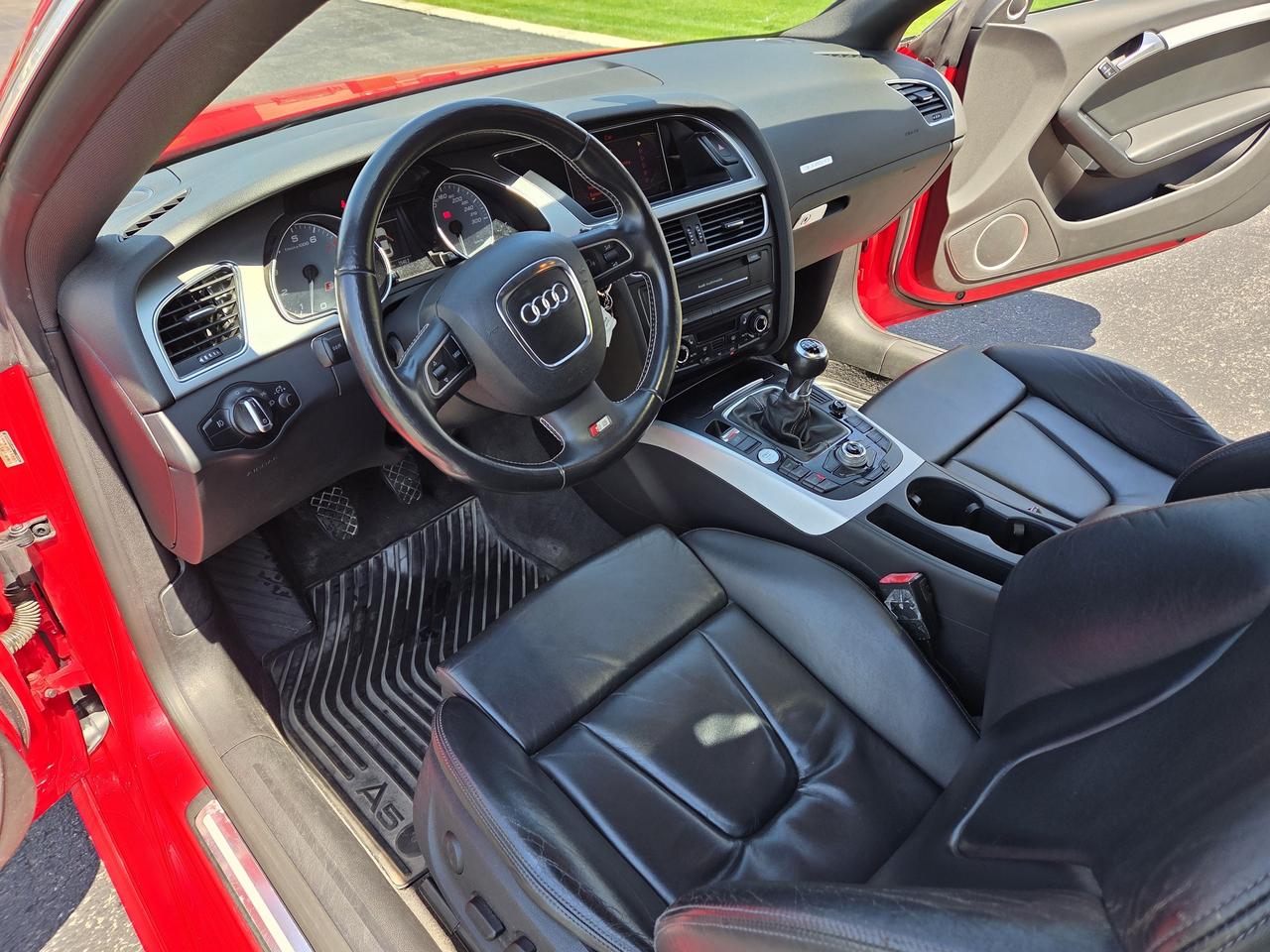 2010 Audi S5 2dr CAudi S5 2dr Coupe Manual. ONLY 153K, LOADED! Photo4