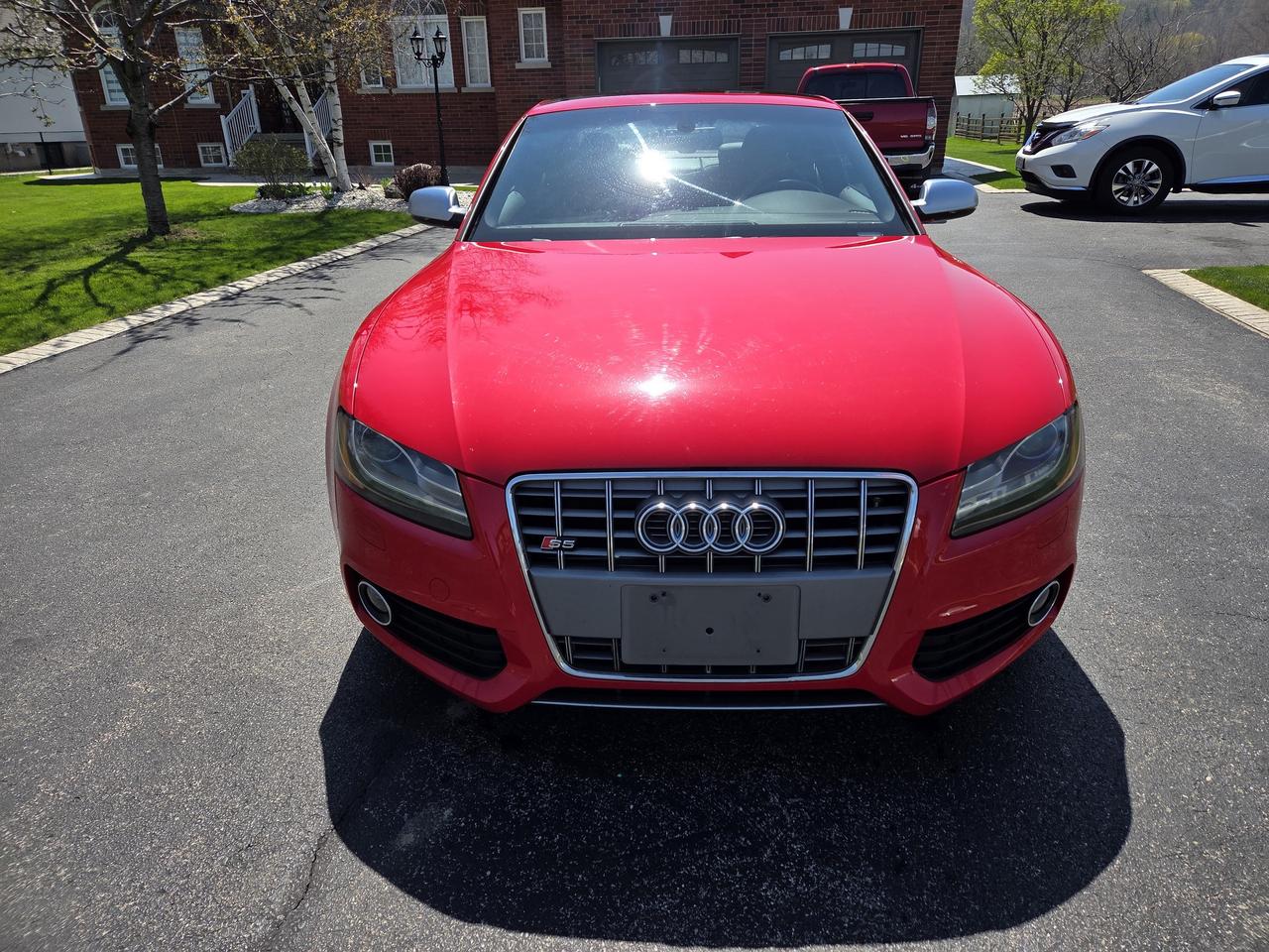 2010 Audi S5 2dr CAudi S5 2dr Coupe Manual. ONLY 153K, LOADED! Photo