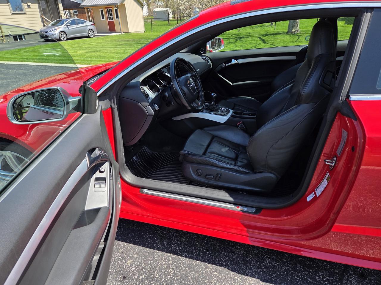 2010 Audi S5 2dr CAudi S5 2dr Coupe Manual. ONLY 153K, LOADED! Photo