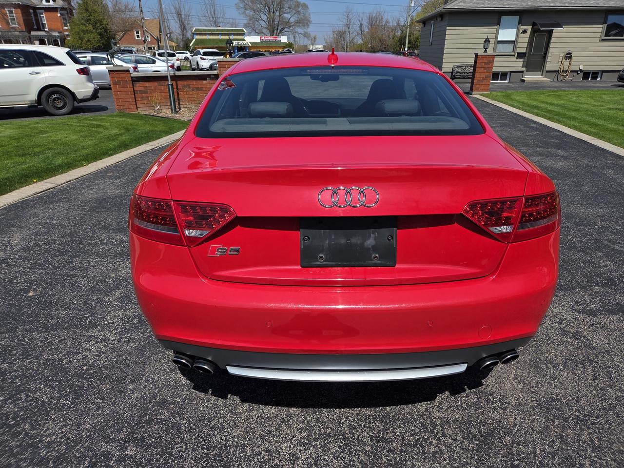 2010 Audi S5 2dr CAudi S5 2dr Coupe Manual. ONLY 153K, LOADED! Photo