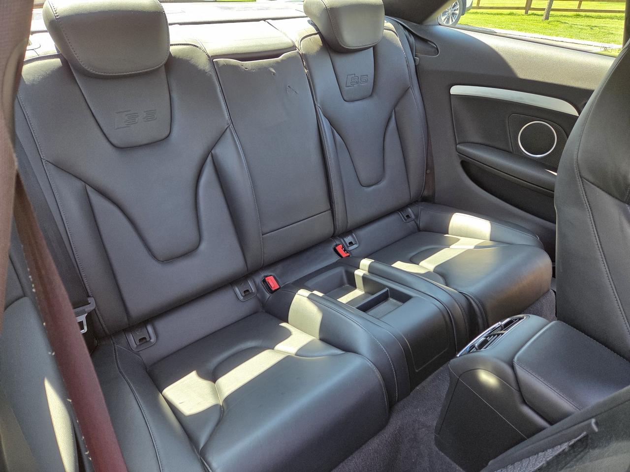 2010 Audi S5 2dr CAudi S5 2dr Coupe Manual. ONLY 153K, LOADED! Photo