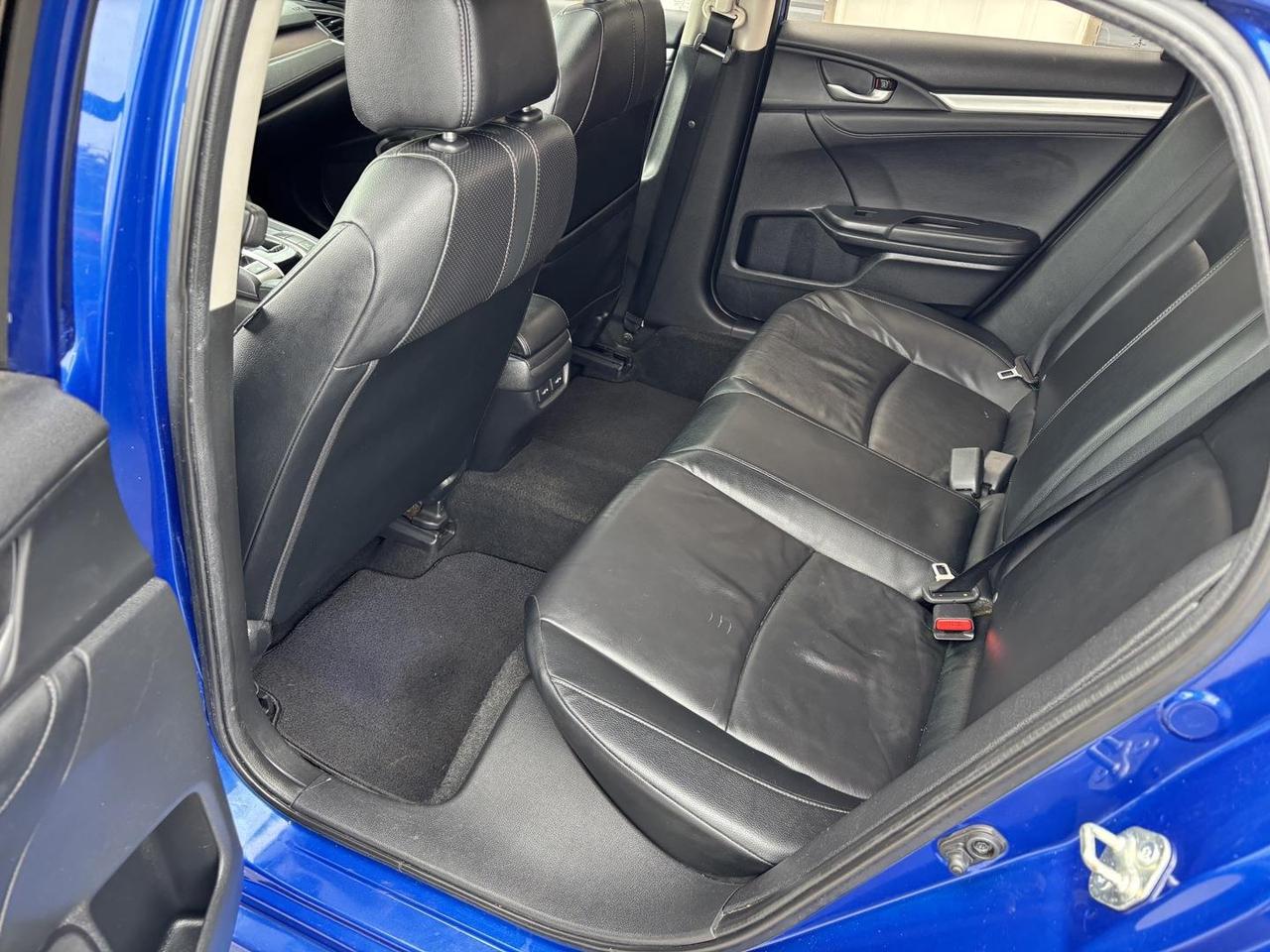 2018 Honda Civic Touring (CVT) 4dr Sedan Photo