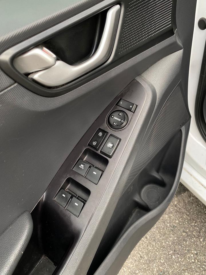 2019 Hyundai Ioniq Electric Preferred | NO ACCIDENT Photo