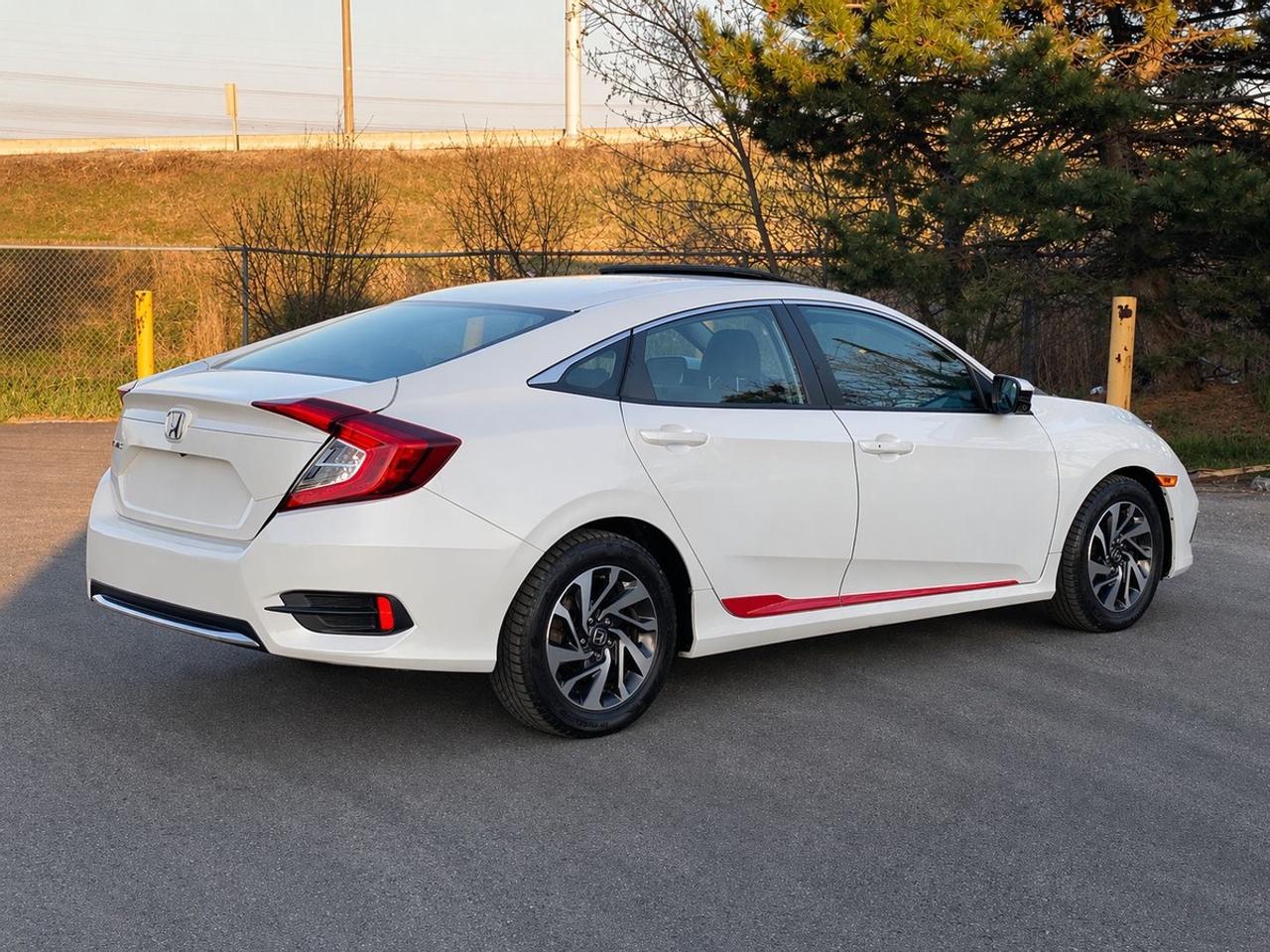 2019 Honda Civic EX | SUNROOF | NO ACCIDENT Photo4