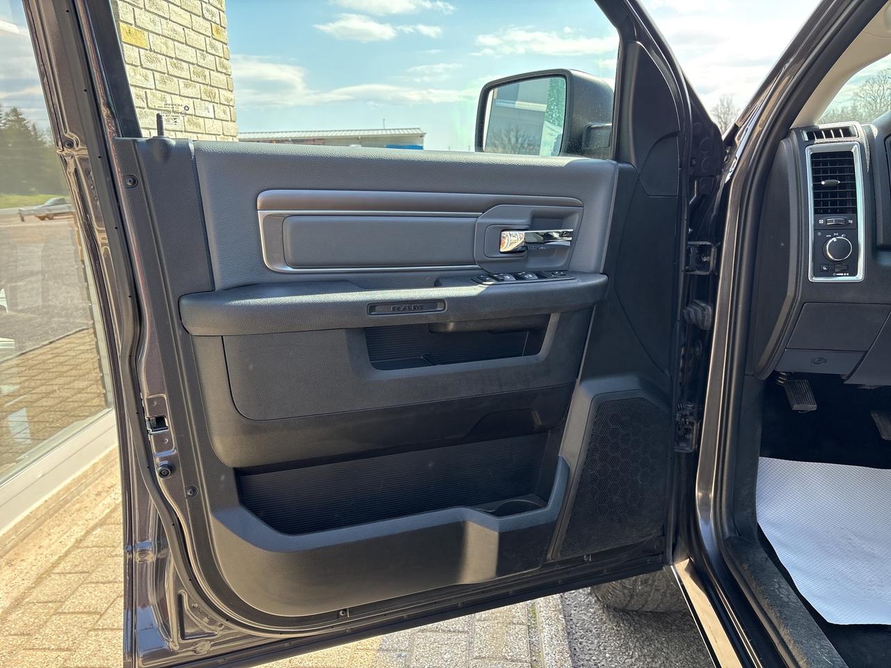2023 RAM 1500 Classic SLT Photo