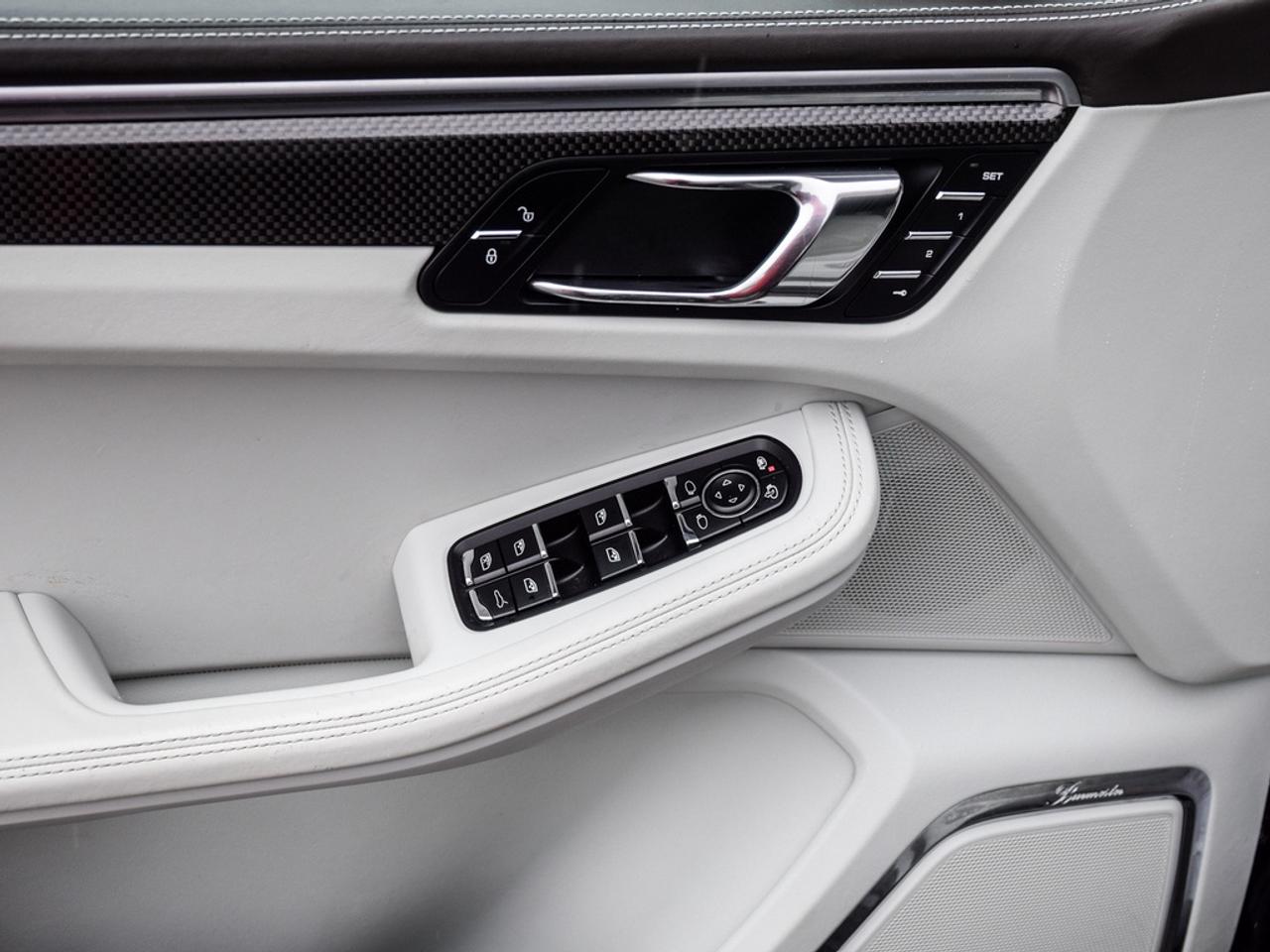 2017 Porsche Macan GTS 4dr All-Wheel Drive Photo