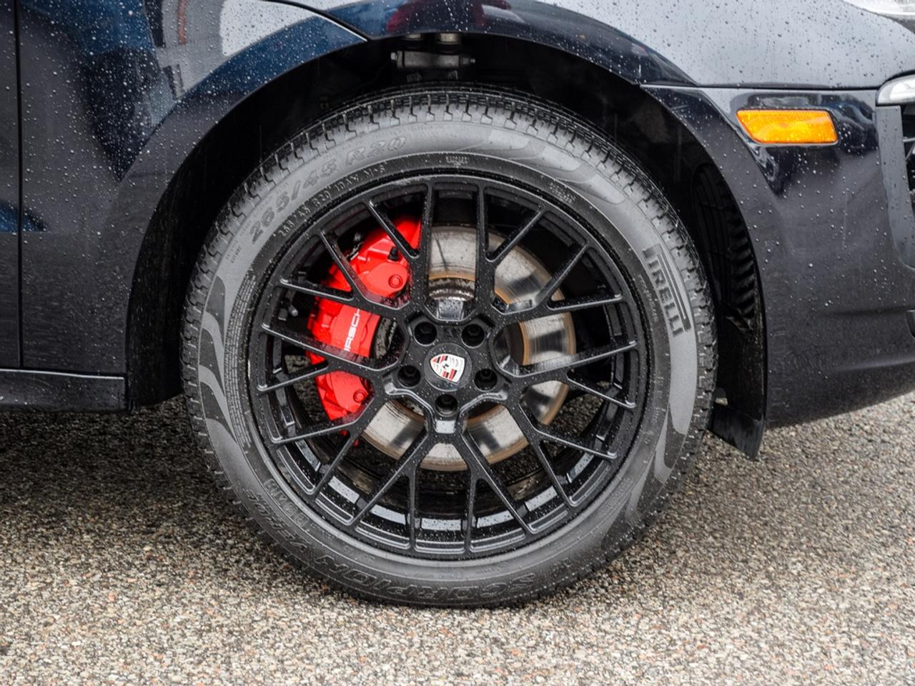 2017 Porsche Macan GTS 4dr All-Wheel Drive Photo