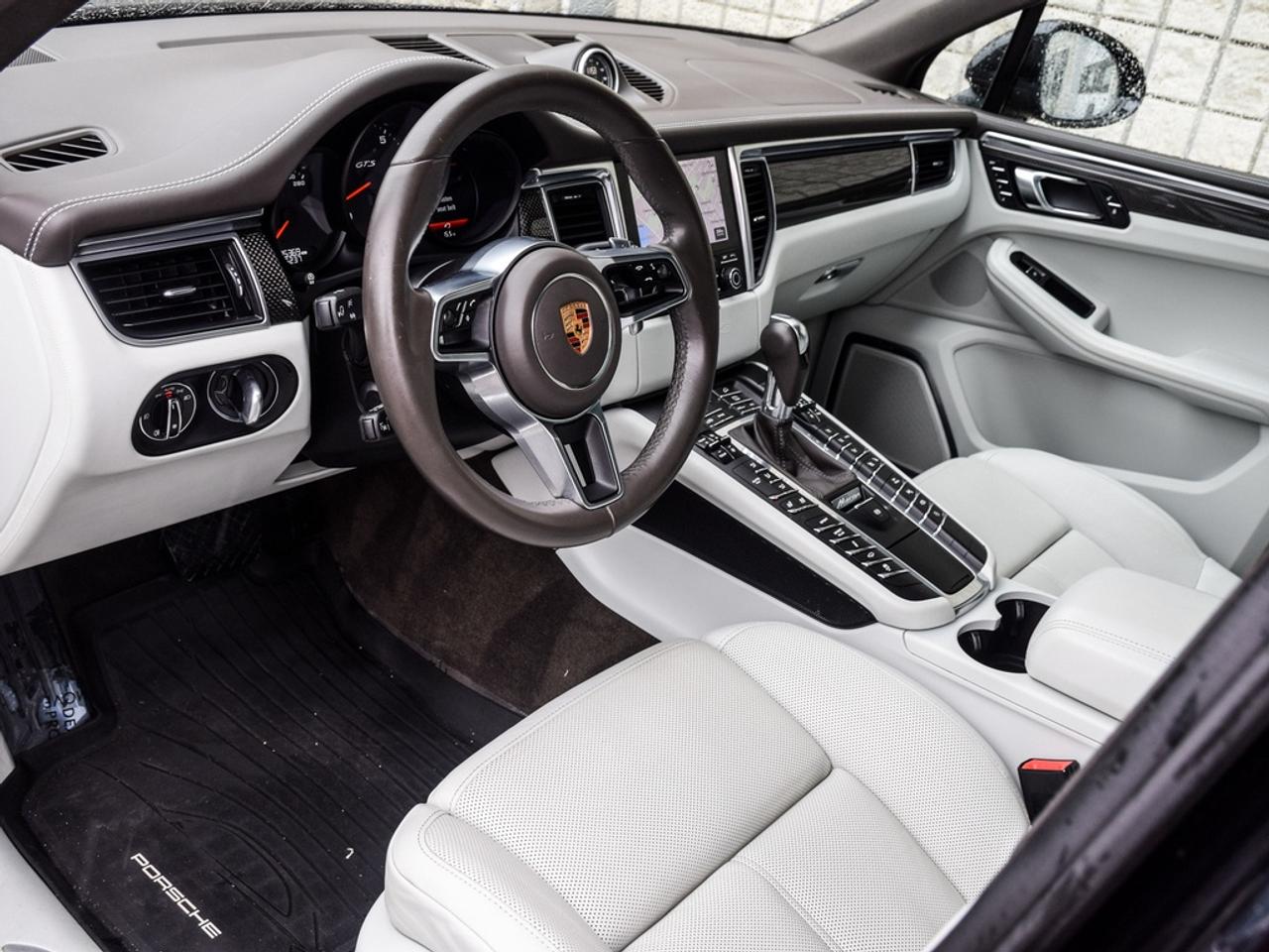 2017 Porsche Macan GTS 4dr All-Wheel Drive Photo