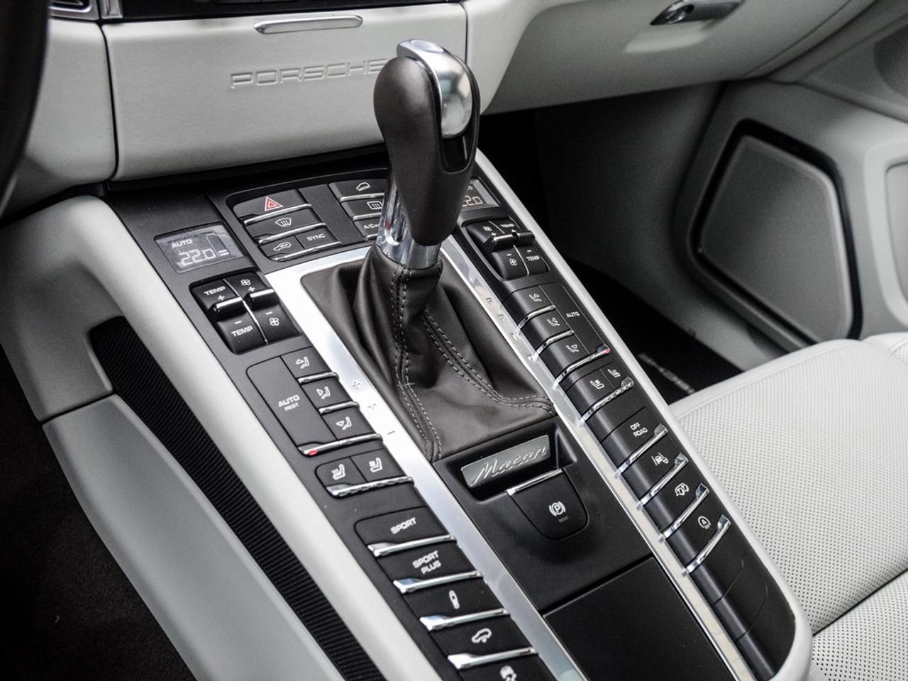 2017 Porsche Macan GTS 4dr All-Wheel Drive Photo