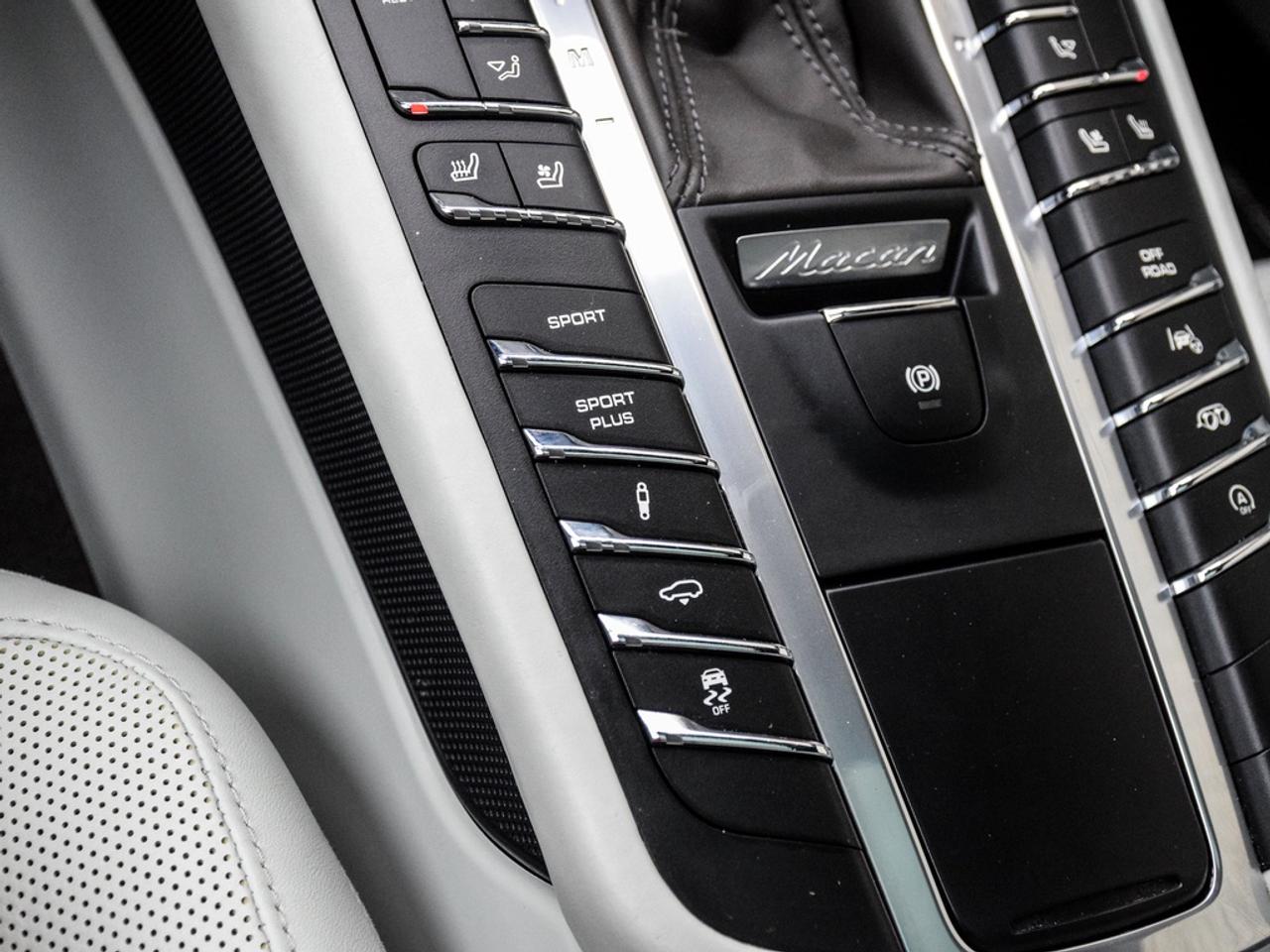 2017 Porsche Macan GTS 4dr All-Wheel Drive Photo