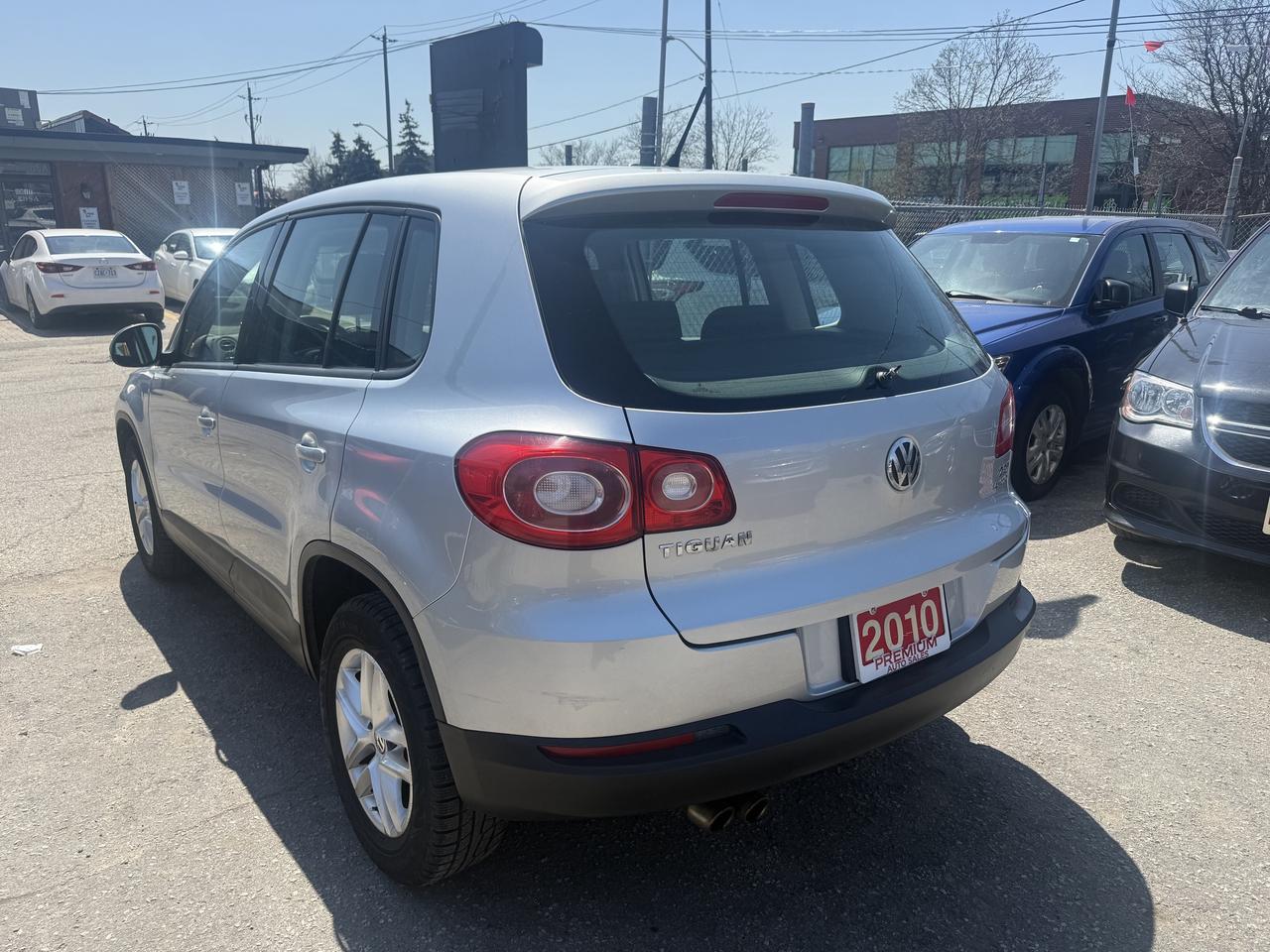 2010 Volkswagen Tiguan *** 3 YEAR WARRANTY INCLUDED *** Photo