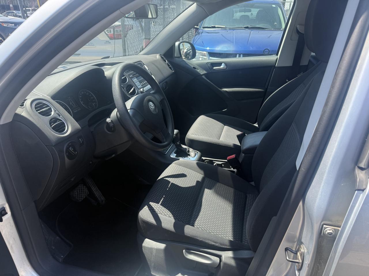 2010 Volkswagen Tiguan *** 3 YEAR WARRANTY INCLUDED *** Photo